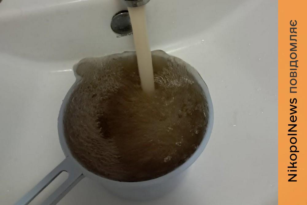 В одному з районів Нікополя тече брудна вода – ситуацію прокоментував депутат