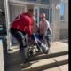 Волонтери Нікополя евакуювали маломобільного чоловіка з Нововоронцовки