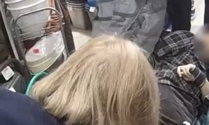 Влучили у господарчий магазин, люди стікали кров’ю: перші хвилини після масованої атаки на Марганець показали у поліції (відео)