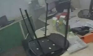 Смертельний удар по банку у Нікополі: відео перших хвилин після удару показала поліція