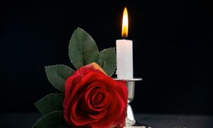 До виходу на пенсію працювала на НЗФ: померла поранена у Нікополі внаслідок обстрілу жінка (фото)
