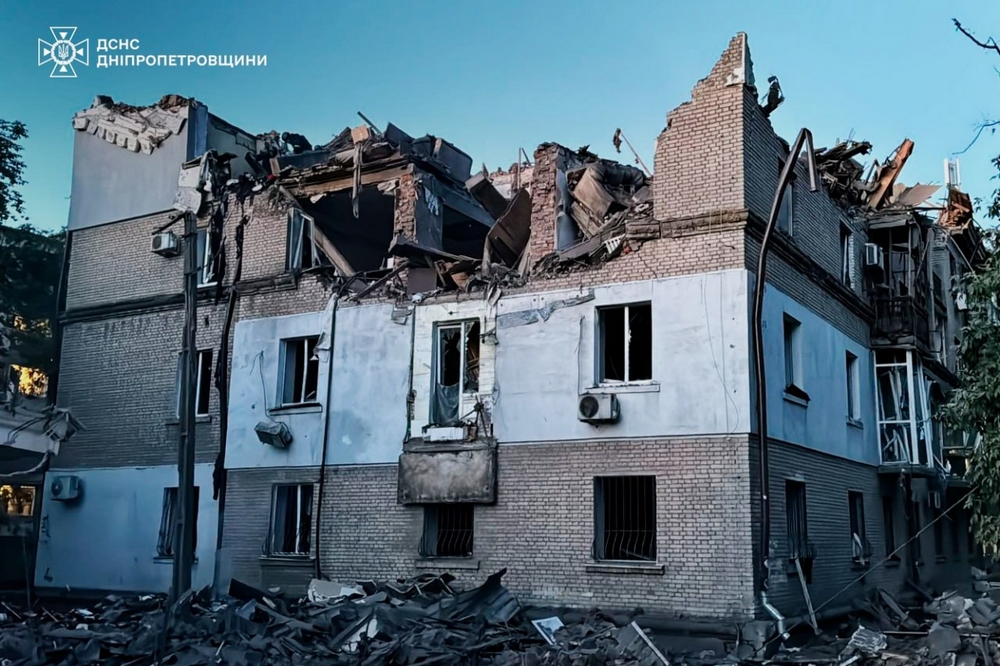 У Дніпрі під час повторного удару загинув рятувальник, в області — 6 загиблих і 36 поранених: подробиці від ДСНС (фото)