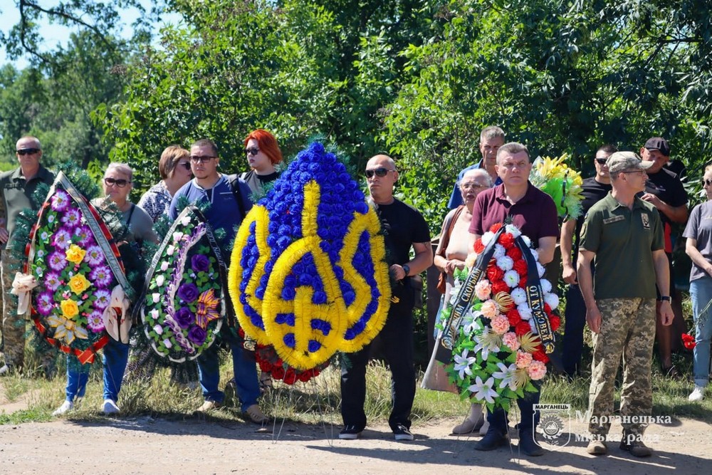 Вбиті росією мешканці Нікопольщини. Захисник з Марганця Євген Лемешко загинув 20 червня 2024 року. Тож сьогодні другі роковини його смерті, і ми вшановуємо пвм’ять Героя. Вбиті росією мешканці Нікопольщини. Захисник з Марганця Євген Лемешко загинув 20 червня 2024 року. Тож сьогодні другі роковини його смерті, і ми вшановуємо пвм’ять Героя.