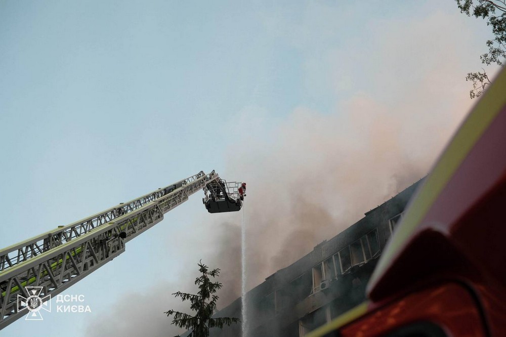 Названо ім’я вбитого сьогодні у Дніпрі рятувальника. Також стало відомо про пораненого співробітника ДСНС на Дніпропетровщин.Кількість жертв знову зросла. 