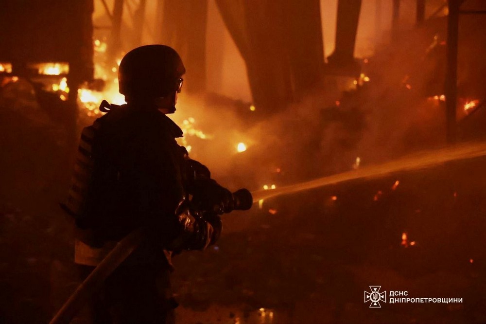 Пожежі на Дніпропетровщині внаслідок ворожих атак: фото