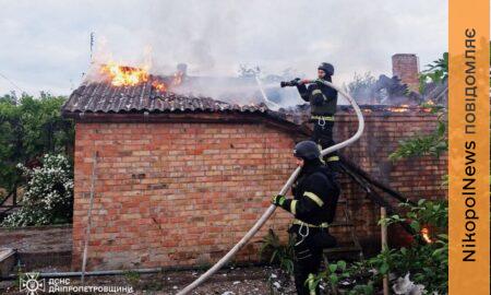 Поранені у Нікополі, пожежі, руйнування у місті і області: ДСНС про наслідки обстрілів на Дніпропетровщині (фото)