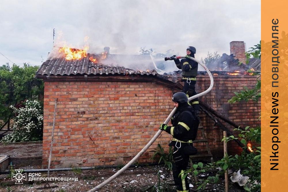 Поранені у Нікополі, пожежі, руйнування у місті і області: ДСНС про наслідки обстрілів на Дніпропетровщині (фото)