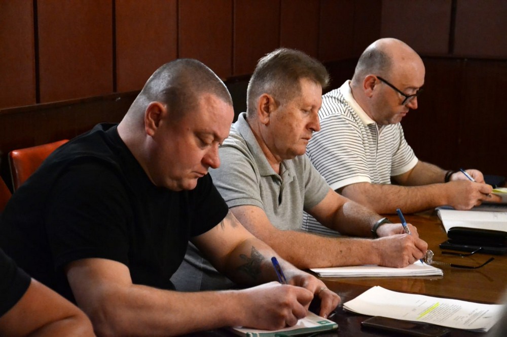 Дітей вивезли, а частина дорослих відмовляється: евакуацію у Нікополі і Марганці обговорили під час Координаційного штабу