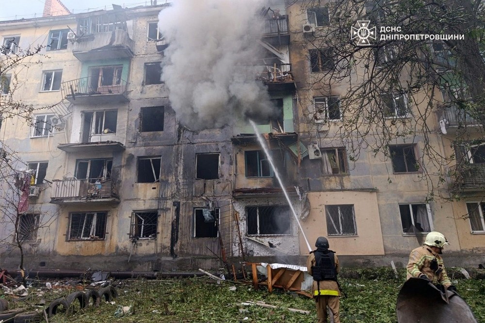 Повторний удар по рятувальникам на Нікопольщині, поранені у Павлограді і на Криворіжжі – ДСНС про обстріли Дніпропетровщини 10 червня