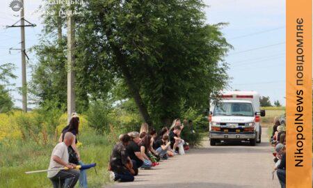 Це була остання дорога додому… На Нікопольщині провели в останню путь полеглого командира (фото)
