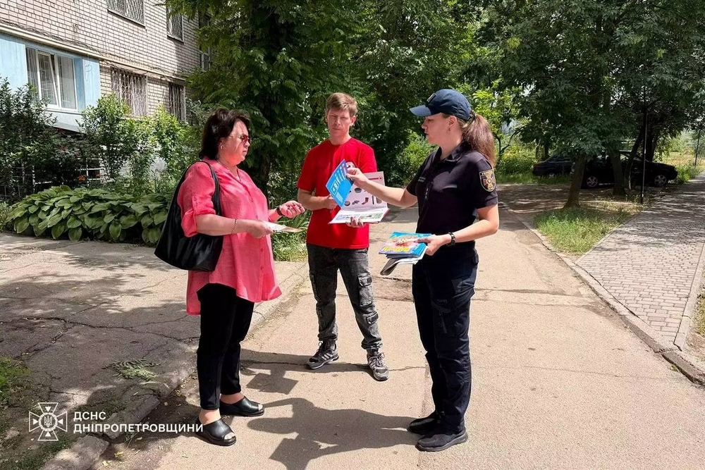 photo 2026 06 19 13 46 52 (2) У Нікополі рятувальники та волонтери Червоного Хреста розповіли мешканцям, як уберегтися від небезпеки (фото)