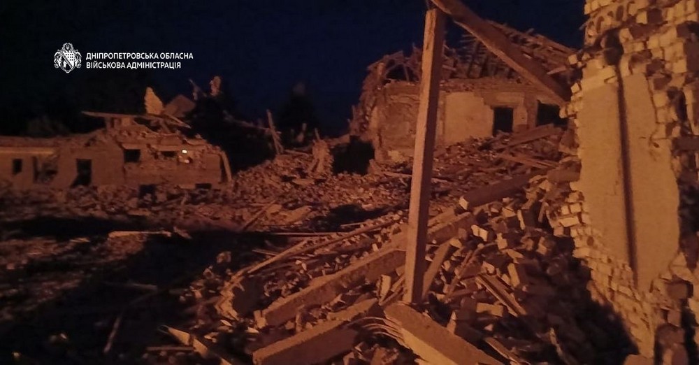 Вбито жінку на Нікопольщині, 9 поранених на Синельниківщині, під обстрілом було і Криворіжжя цієї ночі (фото) Вбито жінку на Нікопольщині, 9 поранених на Синельниківщині, під обстрілом було і Криворіжжя цієї ночі (фото)
