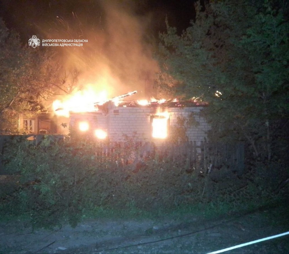 Вбито жінку на Нікопольщині, 9 поранених на Синельниківщині, під обстрілом було і Криворіжжя цієї ночі (фото) Вбито жінку на Нікопольщині, 9 поранених на Синельниківщині, під обстрілом було і Криворіжжя цієї ночі (фото)