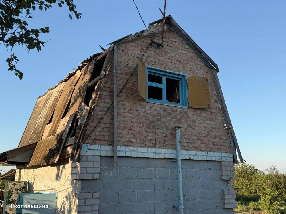 Вбито жінку на Нікопольщині, 9 поранених на Синельниківщині, під обстрілом було і Криворіжжя цієї ночі (фото) Вбито жінку на Нікопольщині, 9 поранених на Синельниківщині, під обстрілом було і Криворіжжя цієї ночі (фото)