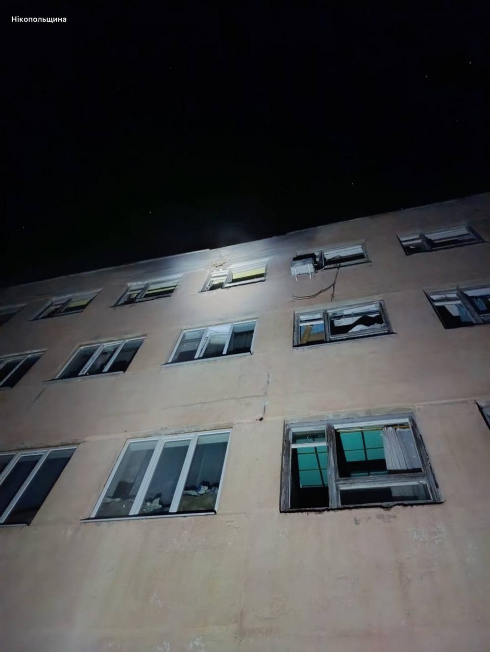 Вбито жінку на Нікопольщині, 9 поранених на Синельниківщині, під обстрілом було і Криворіжжя цієї ночі (фото) Вбито жінку на Нікопольщині, 9 поранених на Синельниківщині, під обстрілом було і Криворіжжя цієї ночі (фото)