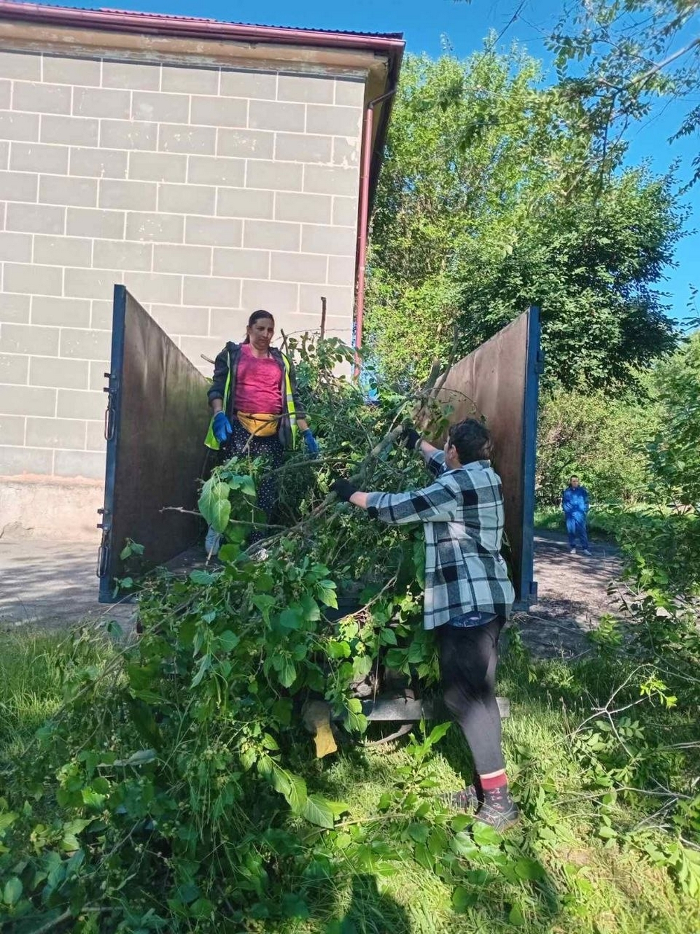 photo 2026 06 22 14 03 15 (3) У Марганці комунальні служби впорядковували місто: підсумки тижня (фото)