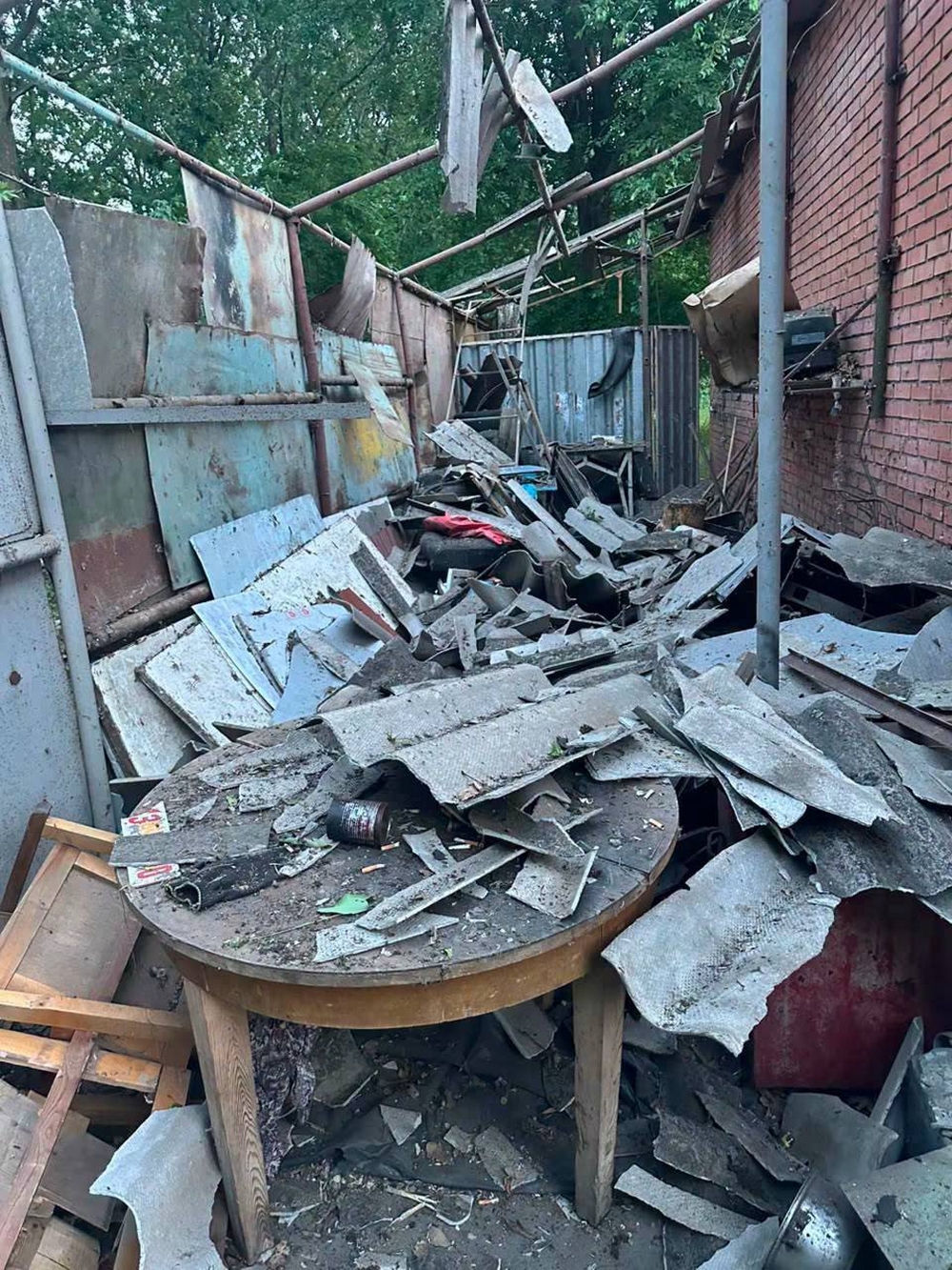 2 поранених на Нікопольщині, у Нікополі зросла кількість постраждалих, пошкоджені дитячий садок, адмін будівля, також руйнування є у Павлоградському та Синельниківському районах