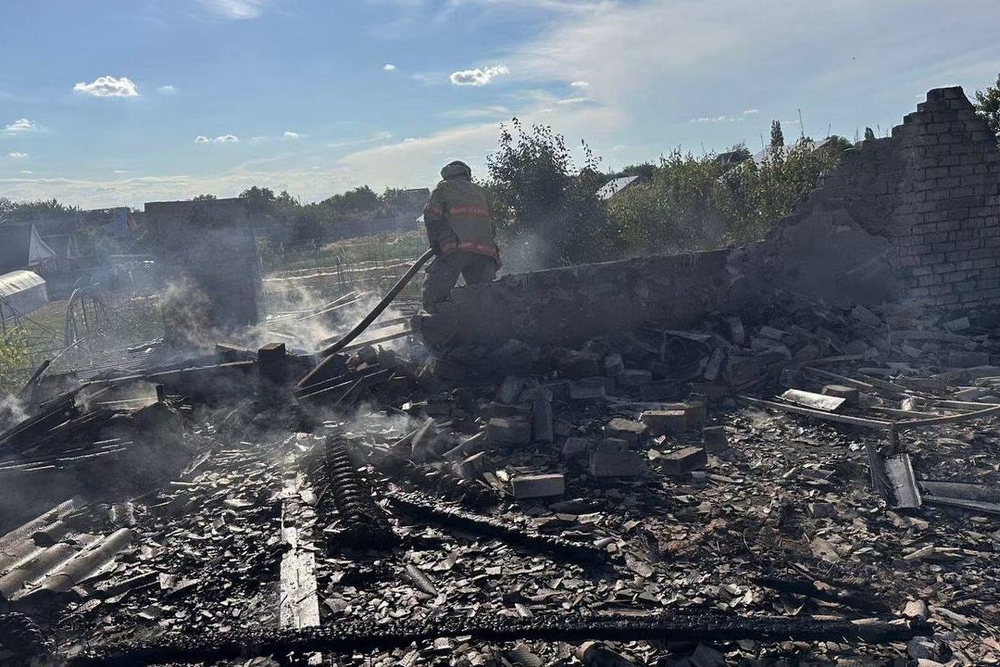 2 поранених на Нікопольщині, у Нікополі зросла кількість постраждалих, пошкоджені дитячий садок, адмін будівля, також руйнування є у Павлоградському та Синельниківському районах