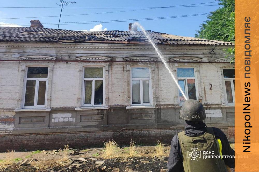 Усі пожежі загасили: смертельні обстріли Нікопольщини і Синельниківщини прокоментували у ДСНС (фото)