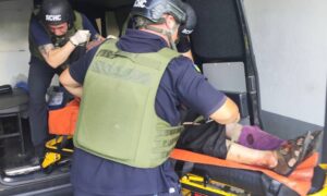 На Нікопольщині є поранений, вранці ворог вдарив по Нікополю, побито АЗС, мікроавтобус, підприємства і будинки, також під обстрілами була Синельниківщина (фото)