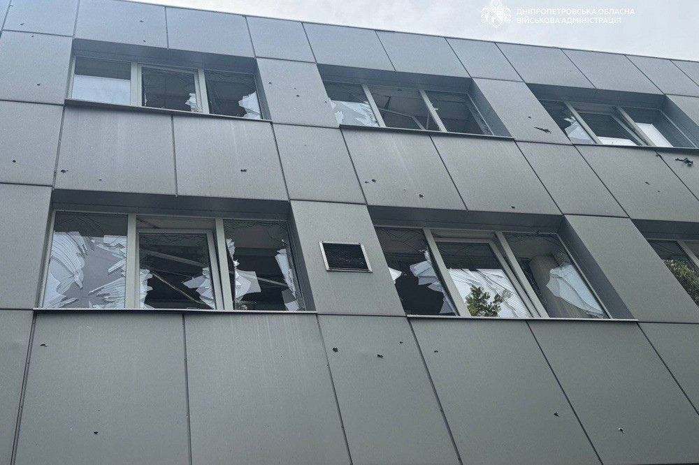 Фото наслядків атаки на Дніпро