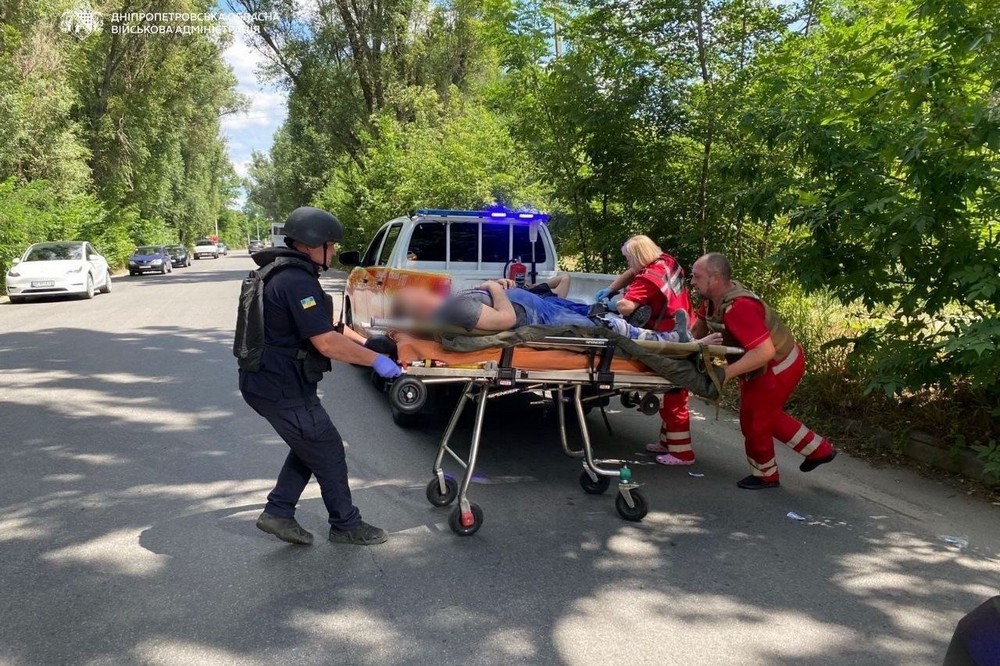 Фото наслядків атаки на Дніпро
