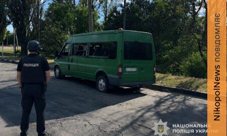 FPV-дроном атакаували мікроавтобус у Нікополі: 2 загиблих та багато поранених - подробиці від поліції (фото)