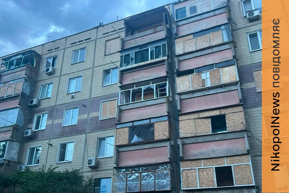 Є поранений, побито 5 багатоповерхівок і школу мистецтв у Нікополі і районі, атаковано АЗС під Дніпром, КАБи падали на Синельниківщину (фото)