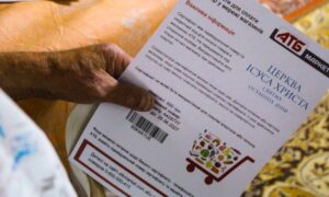 У храмі ПЦУ у Нікополі роздали продуктові сертифікати АТБ