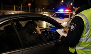 Понад 13 разів отримував штрафи і заборону сідати за кермо, але все одно їздив: у Нікополі судили водія-рецидивіста