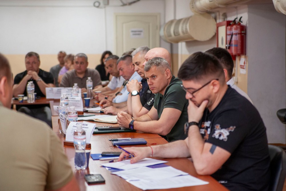 Новий начальник Нікопольської РВА Костянтин Сімонов назвав першочергові питання і окреслив ключові пріоритети своєї діяльності на посаді. Новий начальник Нікопольської РВА Костянтин Сімонов назвав першочергові питання і окреслив ключові пріоритети своєї діяльності на посаді.