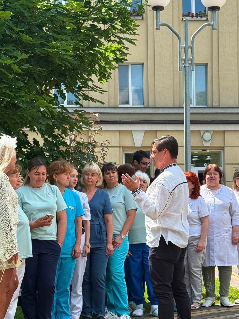 Для когось це промінчик надії… У дворі дитячої лікарні Нікополя з’явився новий символ (фото)