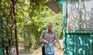 Мешканцям Марганецької громади передали понад 2,8 тисячі пляшок питної води (фото)