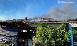 На Дніпропетровщині ворог цинічно атакував рятувальників: є 3 постраждалих (фото)