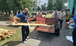 На Нікопольщині після обстрілу 22 родини отримали допомогу від Гуманітарної місії «Проліска» (фото)