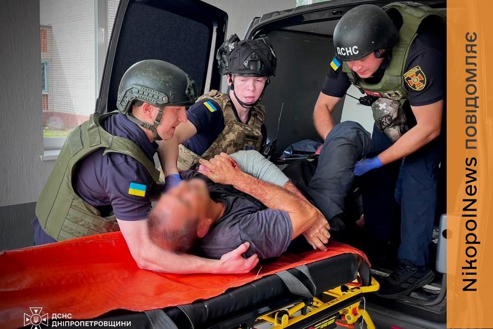 На Нікопольщині під час повторного удару РФ постраждали 3 рятувальників місцевої пожежної охорони (фото)