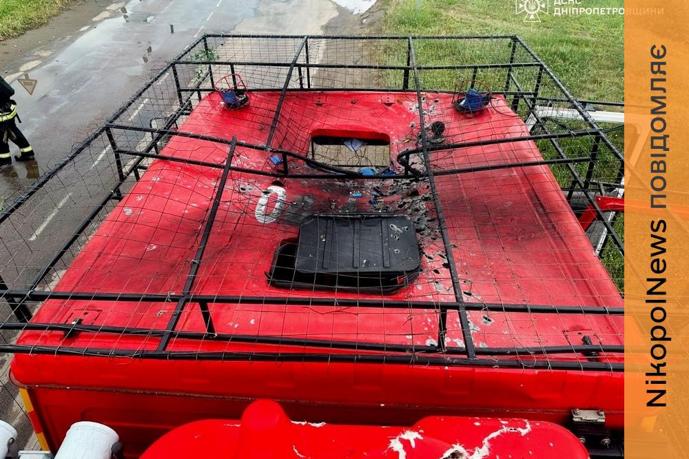 На Нікопольщині окупанти повторно вдарили по рятувальниках під час гасіння пожежі (фото)