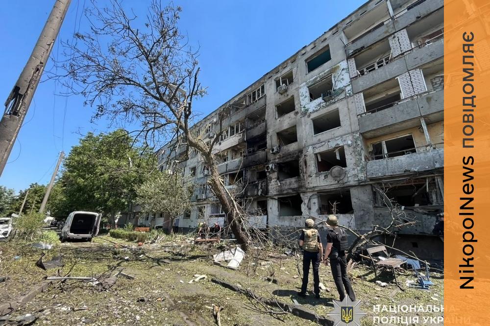 На Нікопольщині ворог цинічно вдарив по житлових будинках, 4 поранених, у Павлограді є загиблі та постраждалі – поліція (фото)