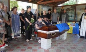Любив родину, футбол і готувати для побратимів: Нікополь провів в останню путь полеглого Захисника (фото)