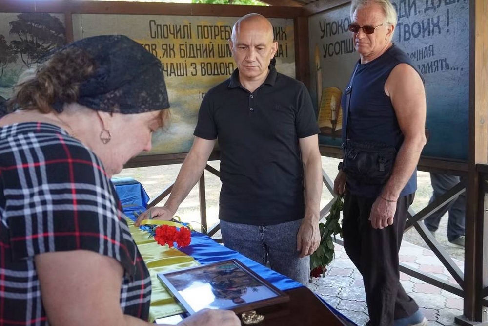 Нікополь провів в останню путь полеглого Захисника2 Нікополь провів в останню путь полеглого Захисника2