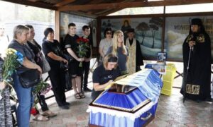 Мріяв про міцну сім’ю та виховав двох синів: Нікополь провів в останню путь полеглого Захисника (фото)