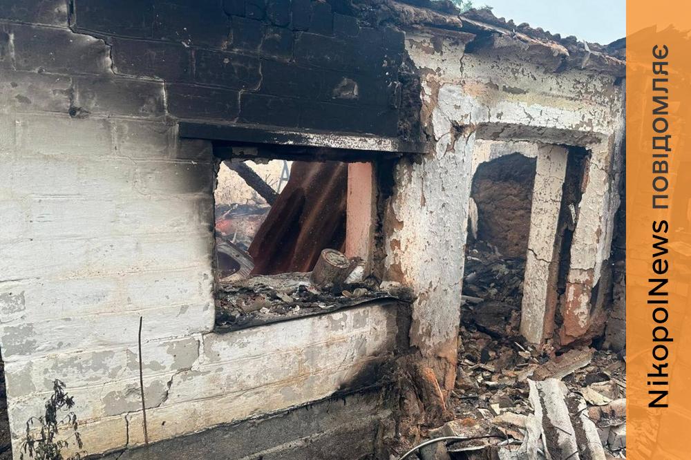 На Нікопольщині горіла агрофірма, пошкоджені будинки та лінія електропередач, є поранений у Кривому Розі, також під ударами був Камʼянський район