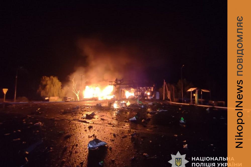 Поранений на Нікопольщині, 31 повідомлення про обстріли, пошкоджені АЗС в області - поліція (фото)