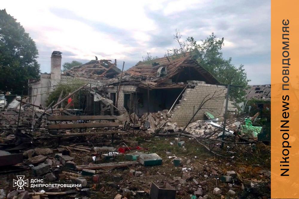 Поранений, пожежі та пошкоджені АЗС: наслідки обстрілів Нікопольщини та громад області показали у ДСНС (фото)