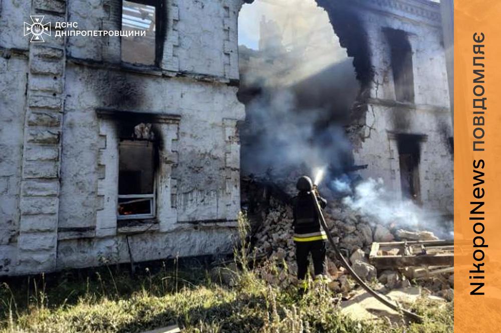 Постраждалі, понівечена інфраструктура, авто, житлові будинки: наслідки обстрілів Нікопольщини, Дніпровського, Синельниківського та Павлоградського районів показали у ДСНС (фото)