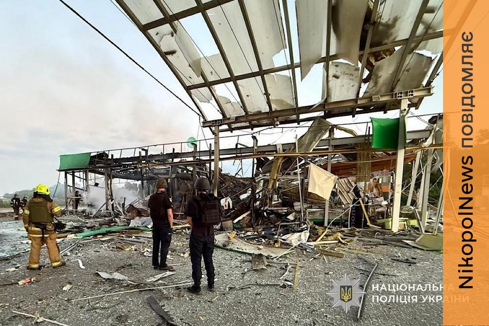 7 постраждалих у Нікопольському та Дніпровському районах, внаслідок атак є загибла, також під ударами була Синельниківщина - поліція (фото)