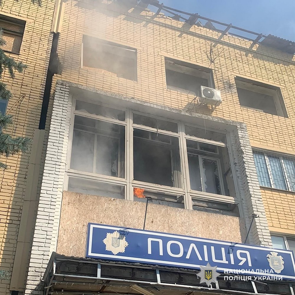 Ще фото і відео з наслідками російського терору на Нікопольщині від поліції (14) Ще фото і відео з наслідками російського терору на Нікопольщині від поліції (14)