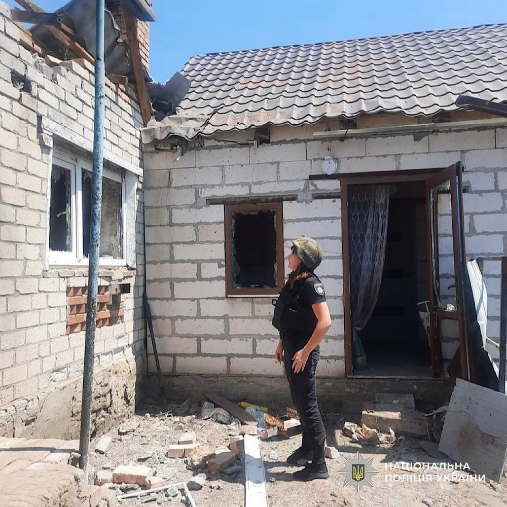 Ще фото і відео з наслідками російського терору на Нікопольщині від поліції (27) Ще фото і відео з наслідками російського терору на Нікопольщині від поліції (27)