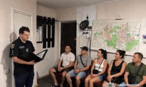 Безпека, домашнє насильство та шахрайства: у Марганецькій громаді поліцейські підбили підсумки роботи за пів року (фото)