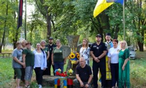 Молитва та хвилина мовчання: у Марганці вшанували пам’ять полеглих Захисників і Захисниць (фото)